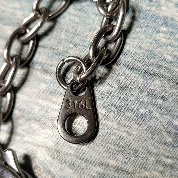 Silver Chain Chocker Necklace with Blue Gem. - Picture 5 of 8